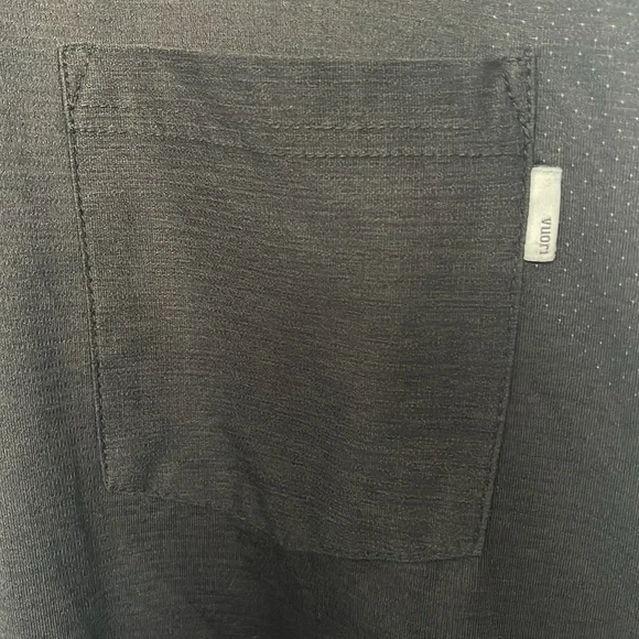 Vuori Men's Tradewind Performance Tank Top Size M Sleeveless Pocket Black EUC - Picture 3 of 10